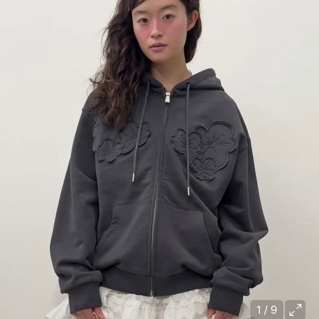 Flower Appliqué Zip Hoodie [Charcoal]