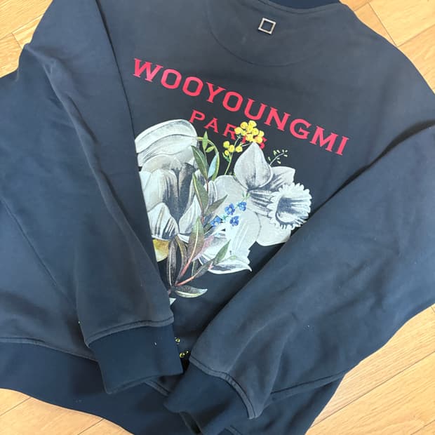 우영미 플라워 백로고 맨투맨