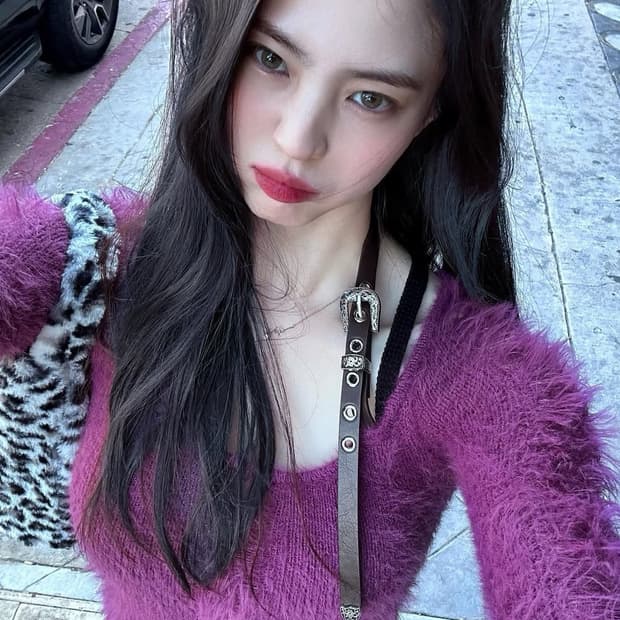 [한소희 착용]1JINN STUDIO원진스튜디오 벨트 홀터넥 크롭탑 니트