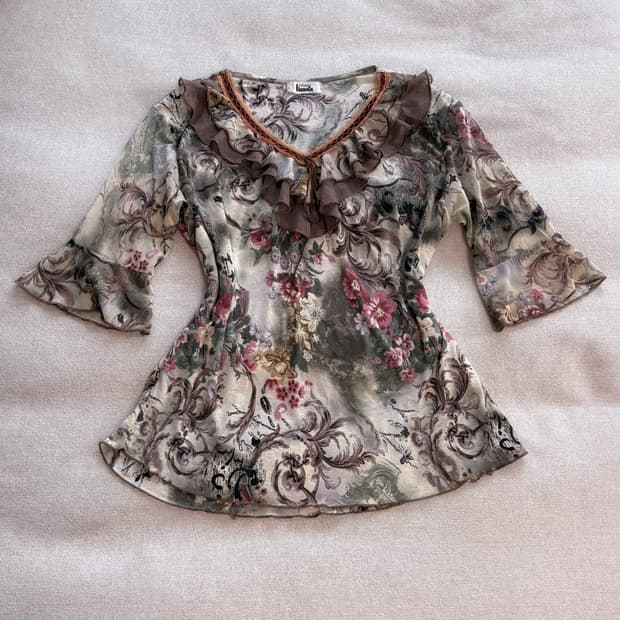 (이체시 에눌) 일본 오리엔탈 페어리 레이스 포인트 프릴 브이넥 블라우스