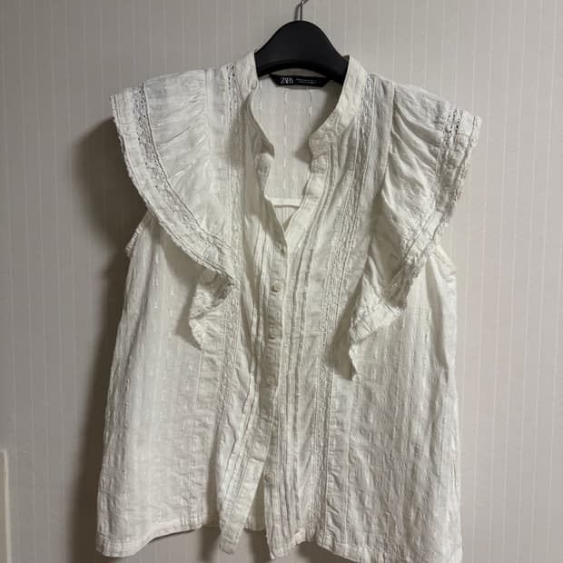 ZARA 화이트 프릴 블라우스 XS