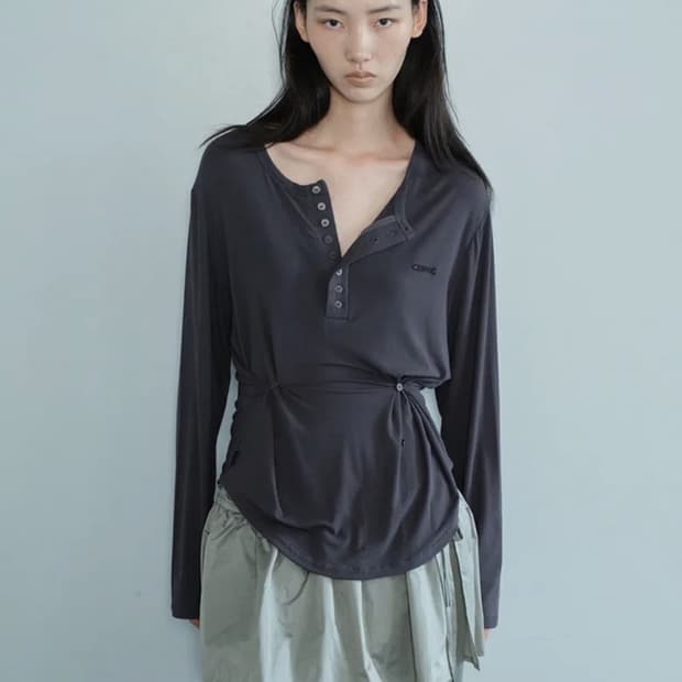 세릭 Button Henley Neck Top _ Charcoal