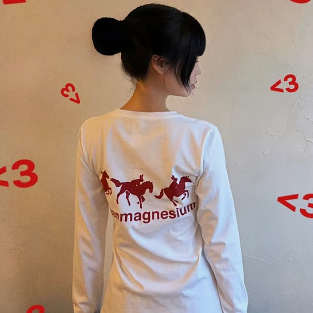 탄산마그네슘 홀스 래빗 롱슬리브 화이트레드