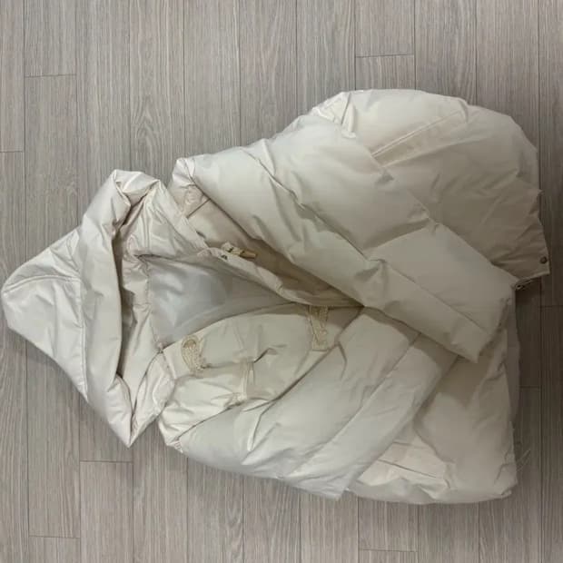 에잇세컨즈 후드 패딩