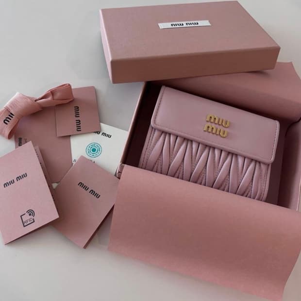 미우미우 마틀라쎄 반지갑
