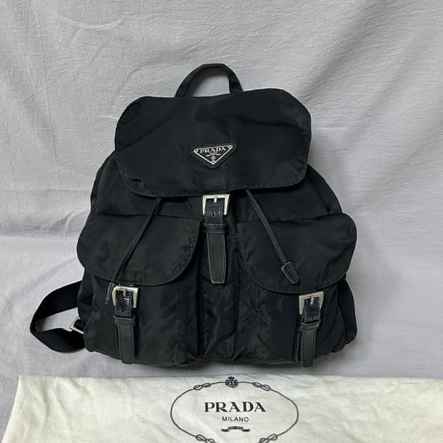 프라다 포코노 나일론 투포켓 백팩 미디움 미듐