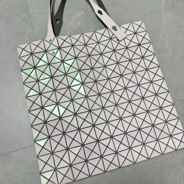 이세이미야케 바오바오 프리즘 토트백 루센트