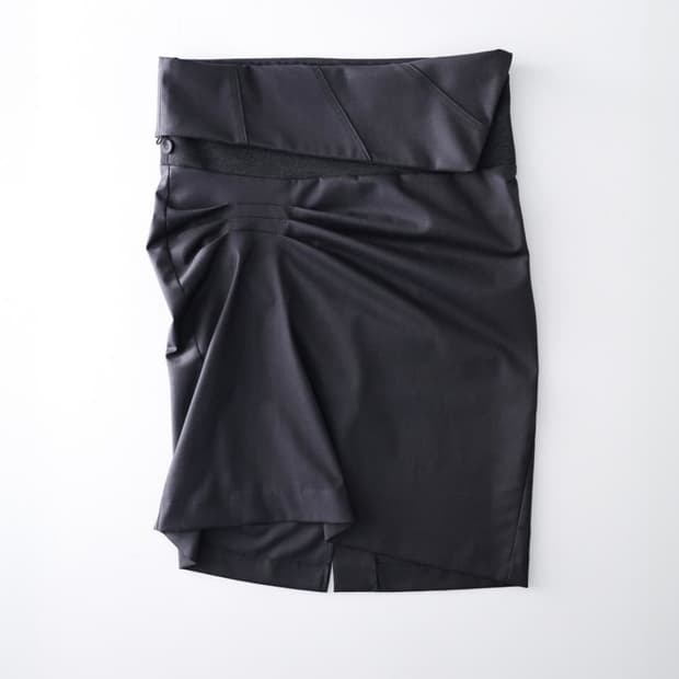 울리카상투스 brace pintuck skirt 구해요
