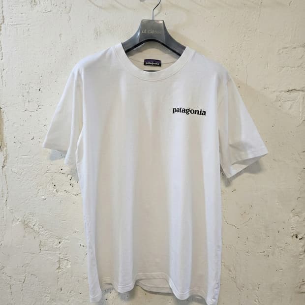 파타고니아 흰색 반팔 티셔츠 M