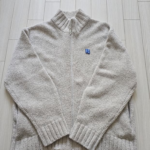 [L] 아더에러 시그니피컨트 집업 니트