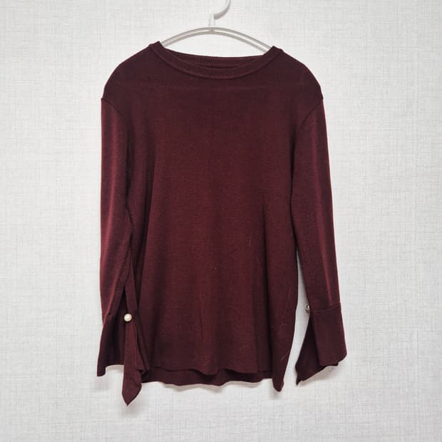 버건디 벨소매 니트