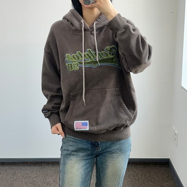 Sculptor 스컬프터 레터링 벨벳 로고 애쉬 브라운 후드티