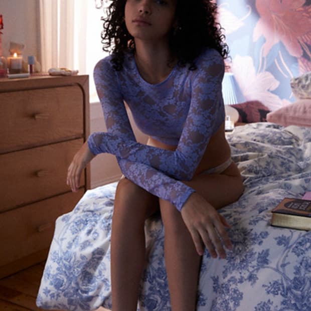 소라색 하늘색 얼반아웃피터스 레이스 탑 긴팔 크롭 레이어드 티