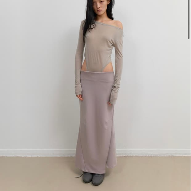 Ojos Curved Cut Layered Tee / Warm Grey