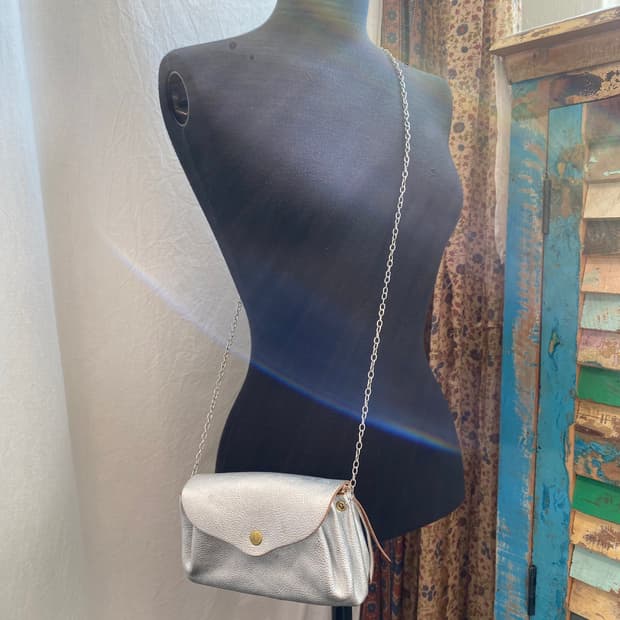 실버 리얼레더 크로스백