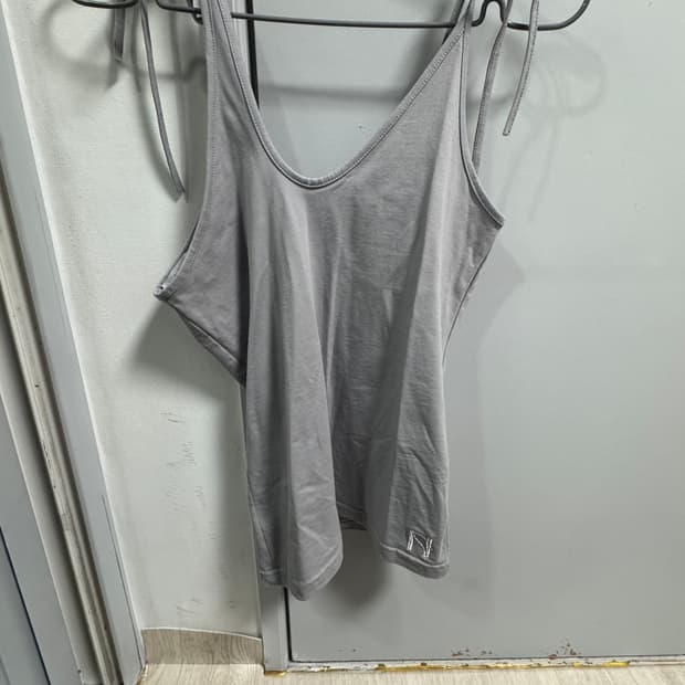 뉴얼린 레이어드 나시 그레이