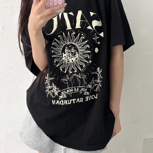Satur 세터 블랙컬러 타로 그래픽 티셔츠