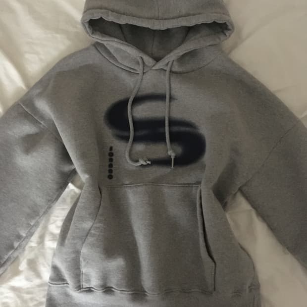 소라노 그레이 빅로고 후드티