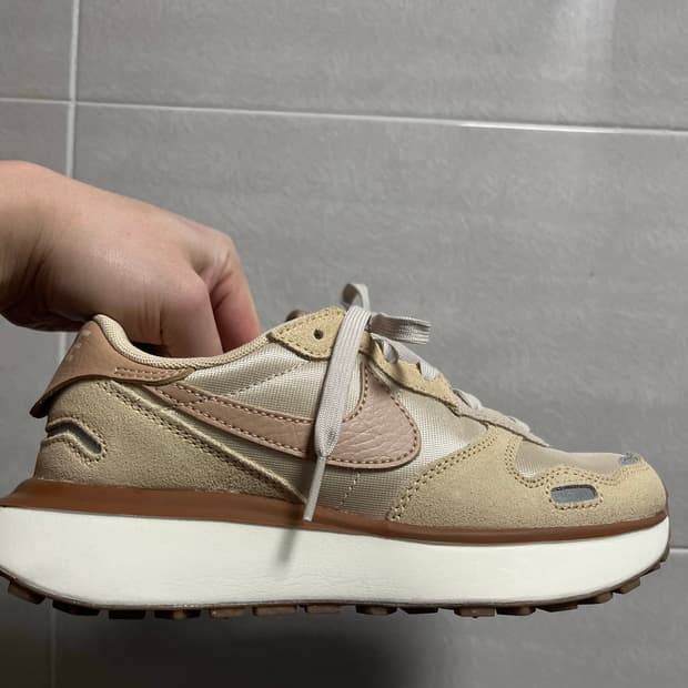 [235] 나이키 와플 피닉스 스니커즈