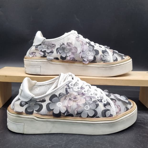 슈콤마보니 플라워에이프릴 스니커즈245