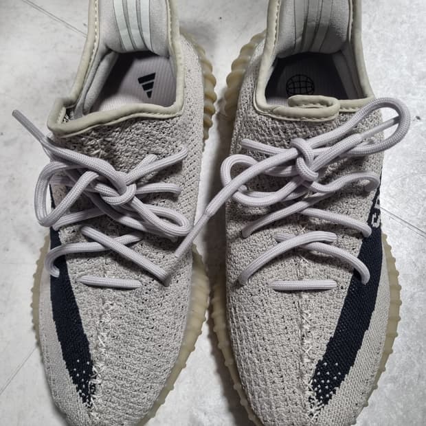 이지브스트 350V2 슬레이트 스니커즈