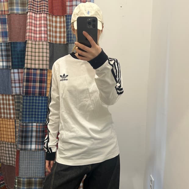 아디다스 블랙 앤 화이트 롱 슬리브