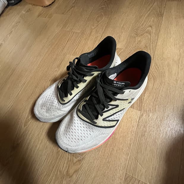 [270] 뉴발 퓨어셀 화이트 판매합니다