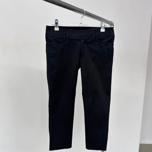 블랙 슬릿 카프리 팬츠 Black Slit Capri Pants