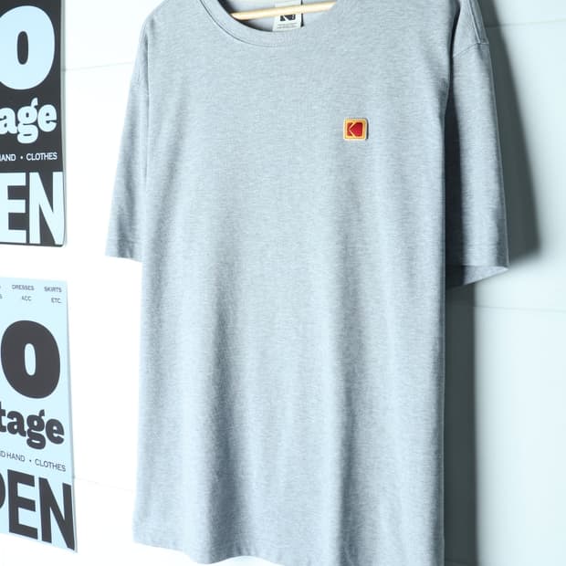 (XL-2XL) 코닥 반팔 티셔츠 스몰로고 그레이 올드스쿨-H35780