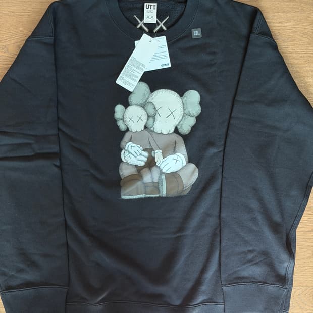 2023 유니클로 카우스 블랙 맨투맨 새제품 XL