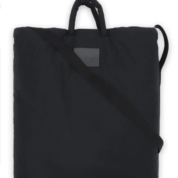 아워레가시 필로우 토트백 블랙 