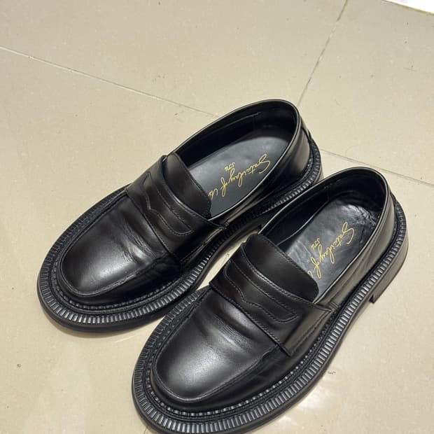 [40] STU 오버솔 레더 로퍼 블랙