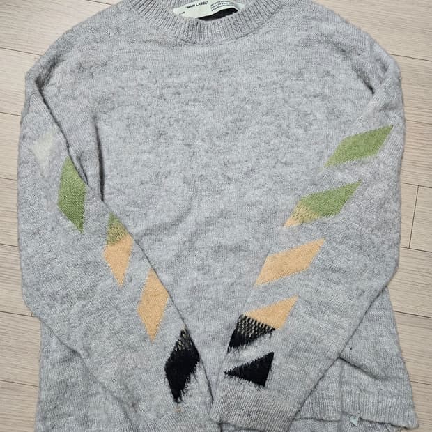 Off-white 오프화이트 모헤어 니트