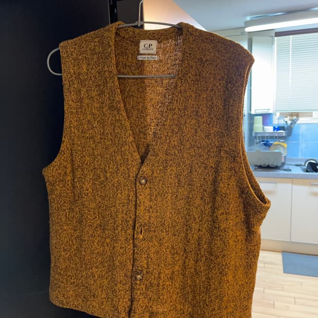 CP company 가디건 베스트.