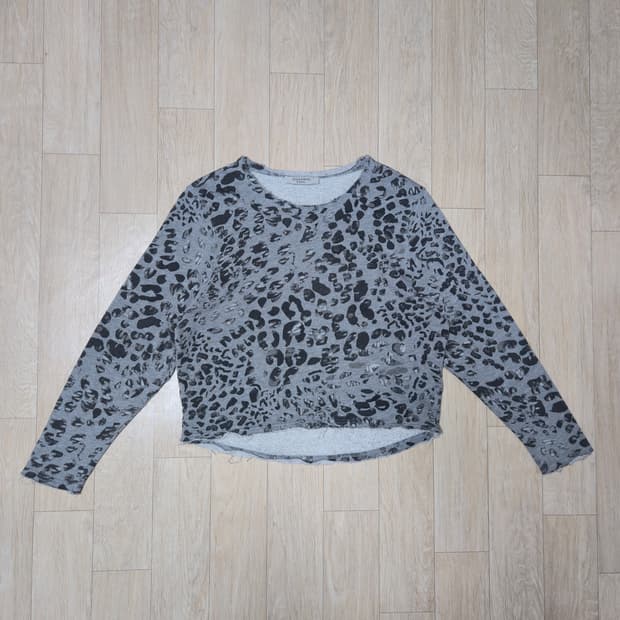 ALLSAINTS  레오파드 그레이 크롭 맨투맨