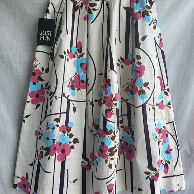 미사용 일본  플라워 패턴 코튼 롱 스커트 여성 허리단면 33

상세