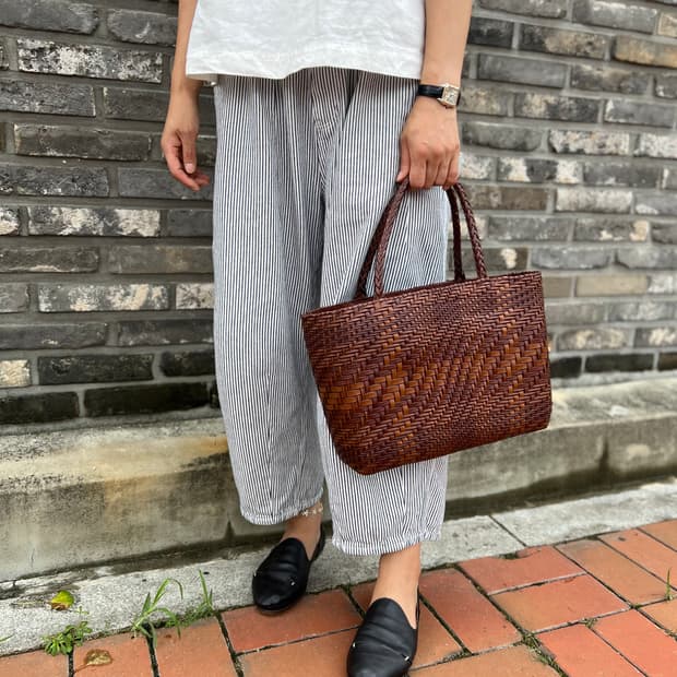 yvonne sharlet leather tote bag