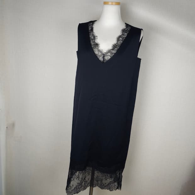 (새상품) 마론에디션 슬리브리스 원피스 여성55사이즈 