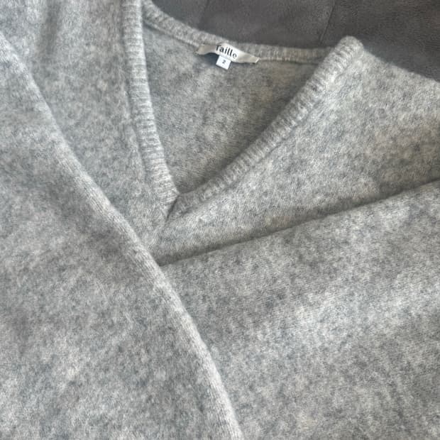 [2] 타일레 모헤어 브이넥 클라우드그레이 (택제거 새상품)