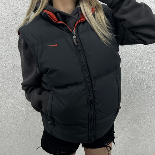나이키 오렌지 미니로고 차콜 패딩조끼 M