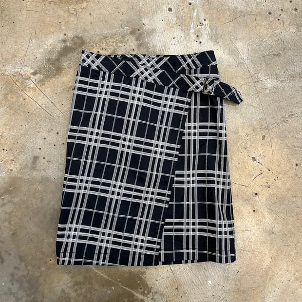 버버리 런던 체크 랩 스커트