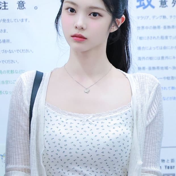하츠투하츠 이안 착용)에이블리 플라워 레이스 크롭 나시