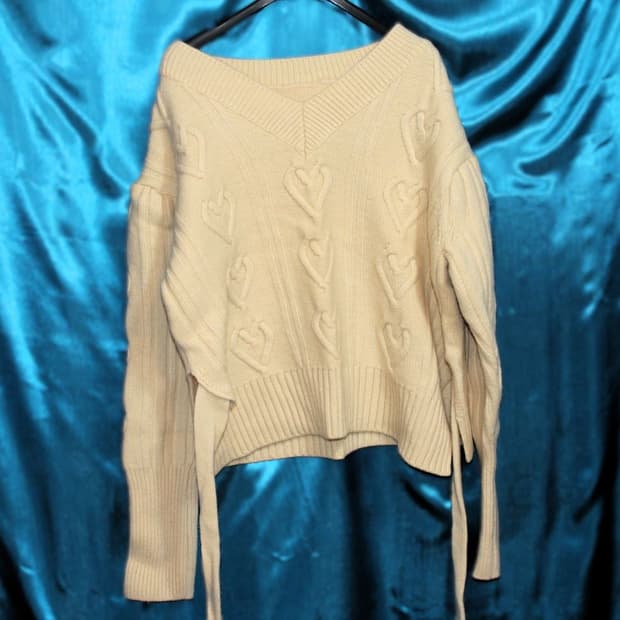 LMML STUDIO 하트 백 스트랩 니트