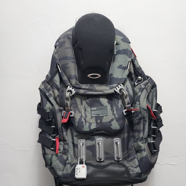 오클리 키친싱크 카모 백팩 