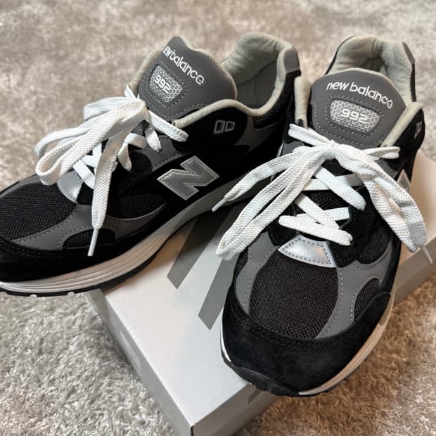 뉴발란스 992 270사이즈 판매합니다.