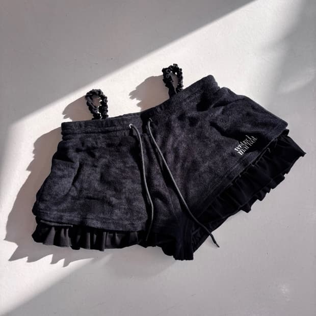 (New)Weird Market shorts