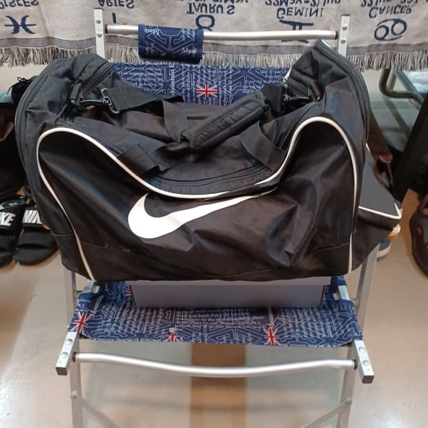 나이키 스포츠백 검흰