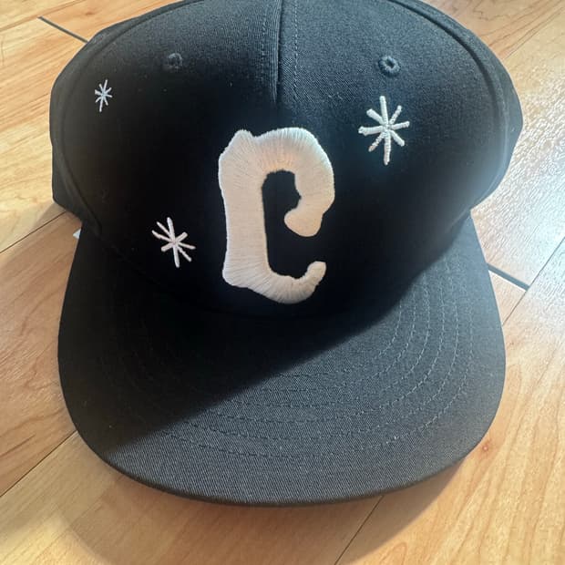 더콜디스모먼트 모자 (새제품)