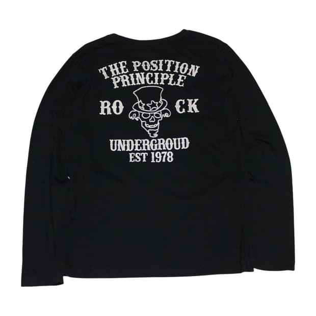 스컬 패턴 독특한 자수 디테일 롱슬리브