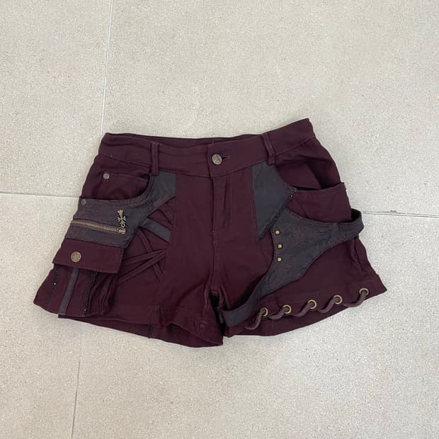 오즈온 버건디 고딕 숏팬츠